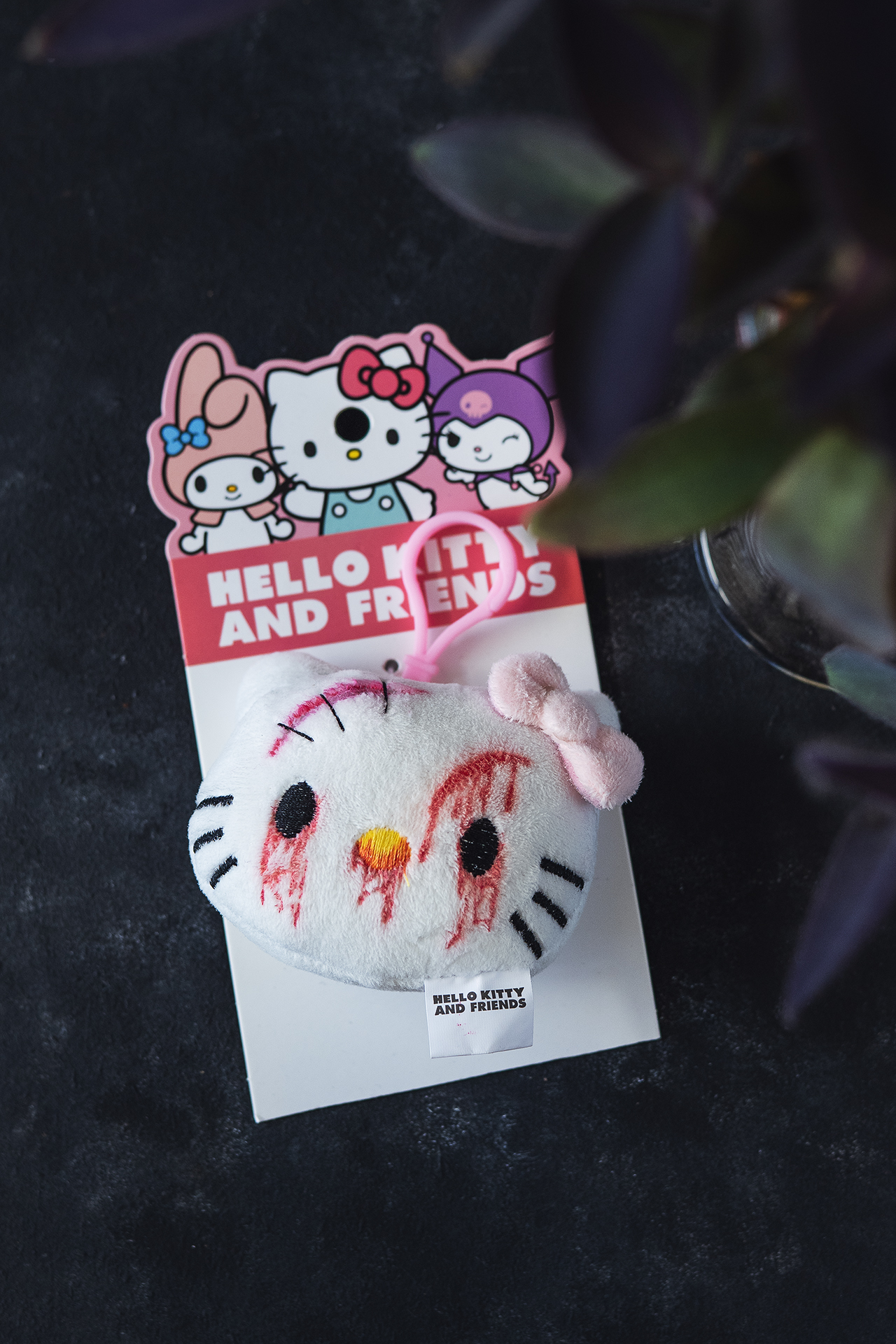 Upcyklovaný plyšový přívěsek hlava Hello Kitty s krvavými slzami Modifyed